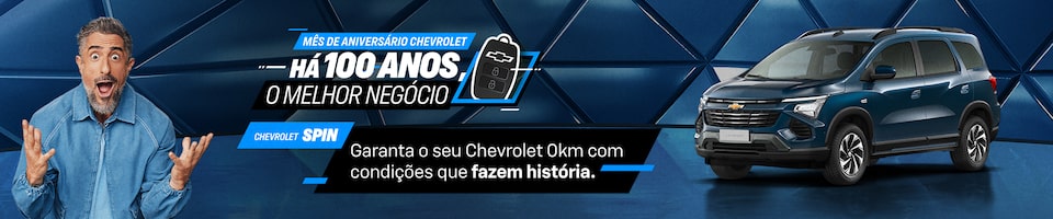 Homem com uma expressão de surpresa à esquerda, Chevrolet Spin à direita e texto promocional sobre o carro e um século de história da Chevrolet no centro.