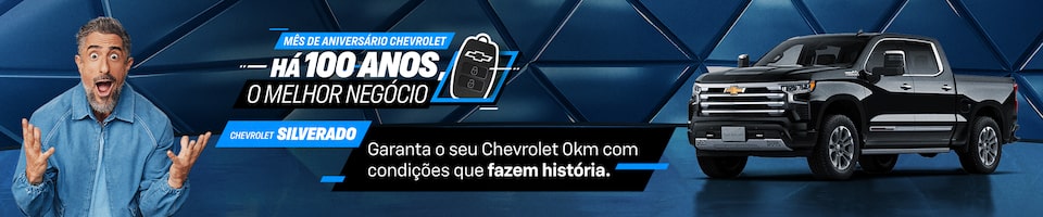 Homem com uma expressão de surpresa à esquerda, Chevrolet Silverado à direita e texto promocional sobre o carro e um século de história da Chevrolet no centro.