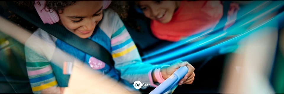 Criança com um tablet na mão